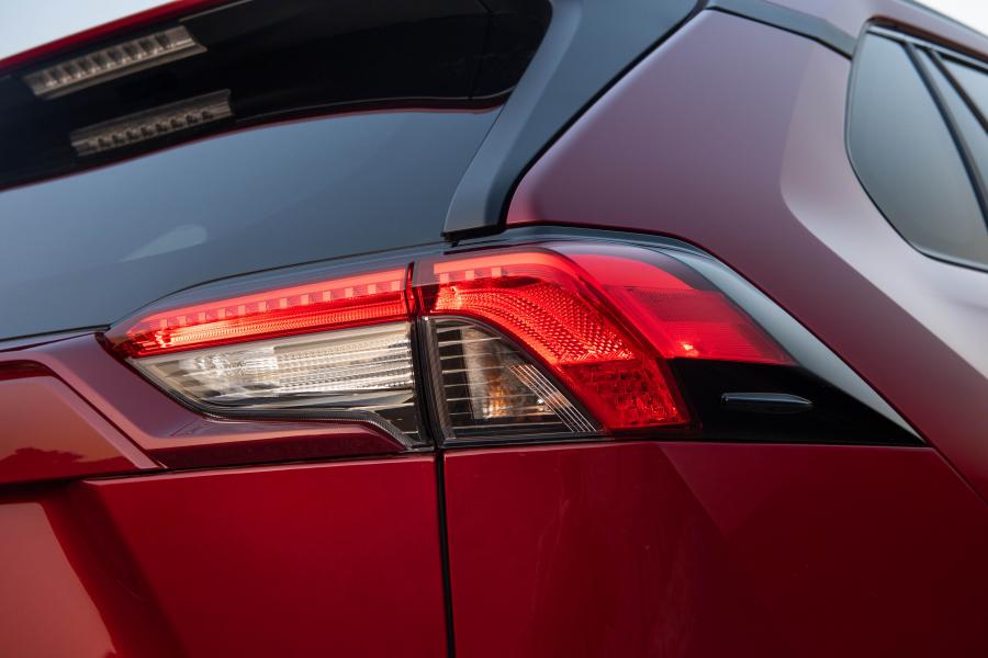 Детали экстерьера Toyota RAV4 Adventure 2018 года  (NA) (фото 135 из 196)